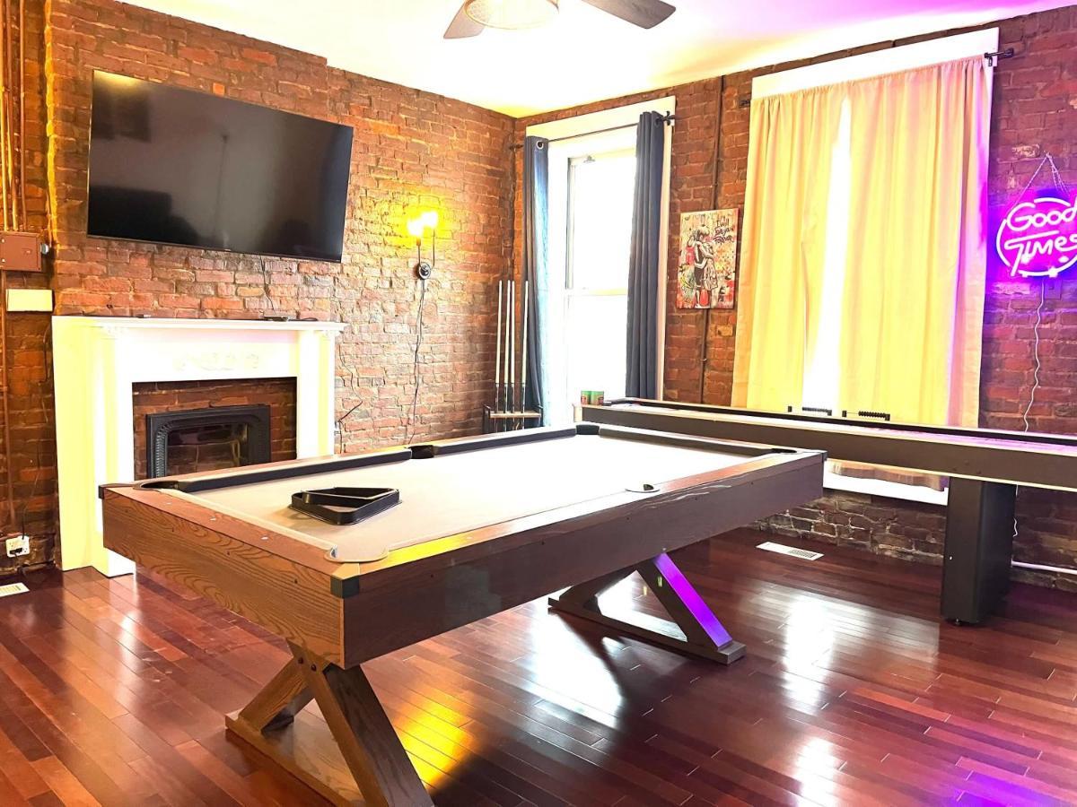 Appartamento Downtown Loft Sleeps 16 - Pool Table Shuffleboard Louisville Esterno foto