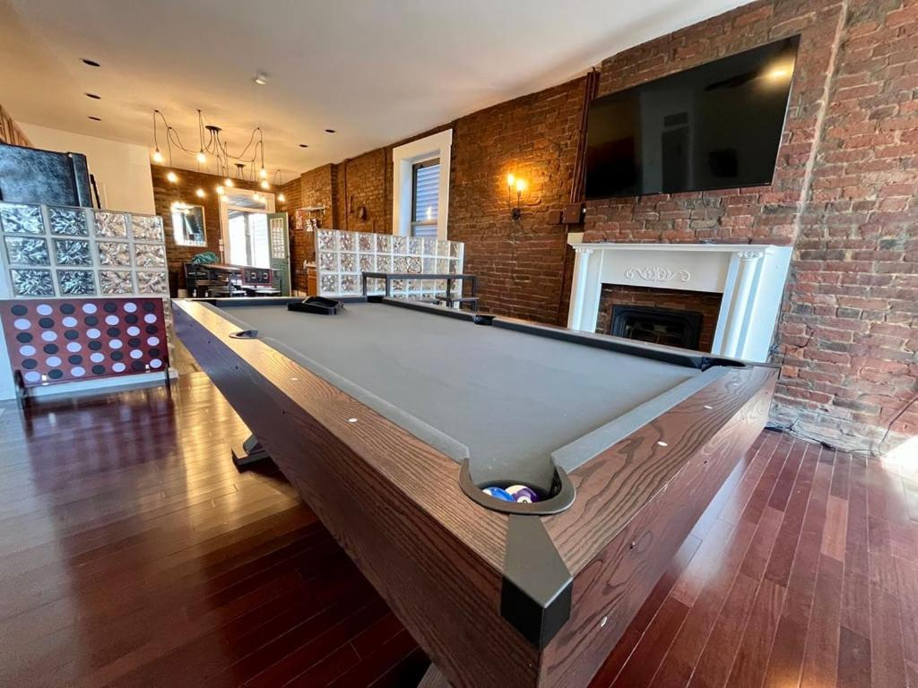 Appartamento Downtown Loft Sleeps 16 - Pool Table Shuffleboard Louisville Esterno foto