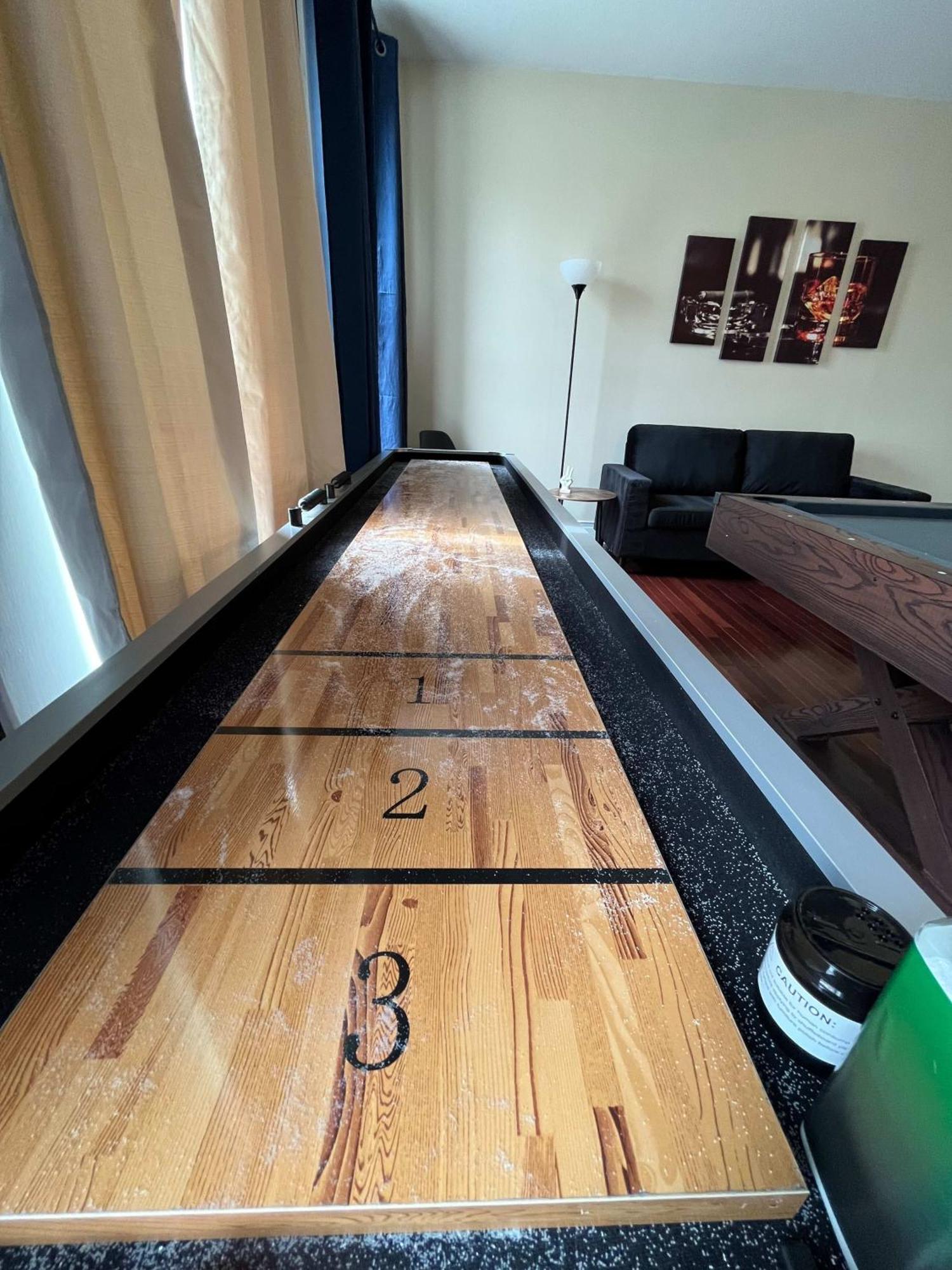 Appartamento Downtown Loft Sleeps 16 - Pool Table Shuffleboard Louisville Esterno foto